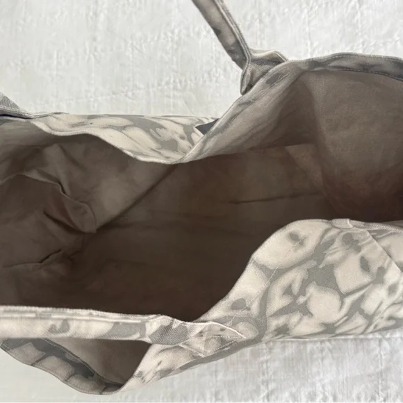 ALO Yoga Black and Gray Patterned Tote Bag, NWT - Picture 4 of 5